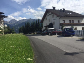 Apart Kolibri Fiss